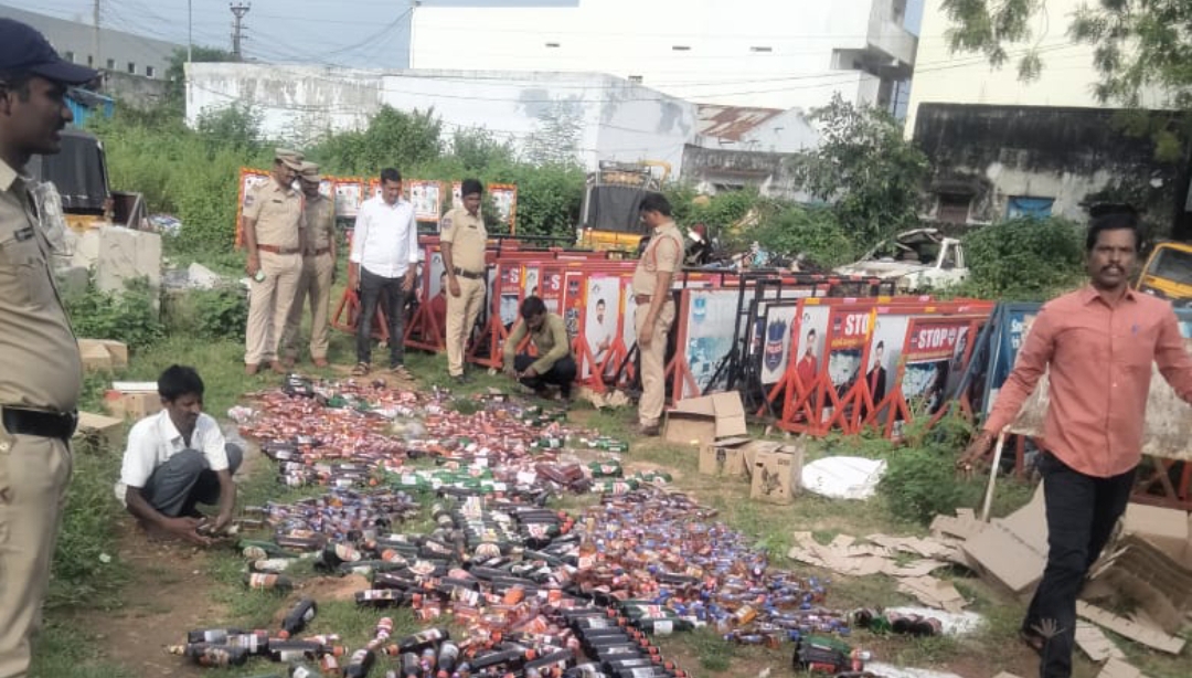 72 కేసుల్లో పట్టుబడ్డ మద్యం బాటిళ్లను పగులగొట్టి నిర్వీర్యం చేసిన సూర్యాపేట పోలీసులు