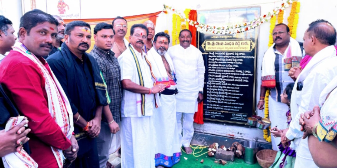 నర్సంపేట: అయ్యప్ప స్వామి దేవాలయంలో సిసి రోడ్ల నిర్మాణానికి శంకుస్థాపన