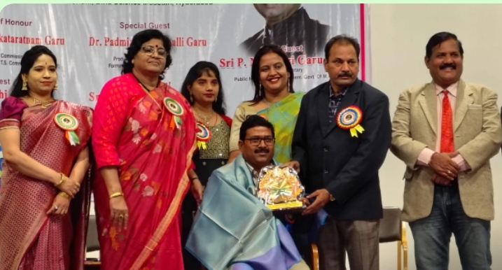 "బెస్ట్ సైకాలజిస్ట్ అవార్డ్" అందుకున్న పున్నంచందర్