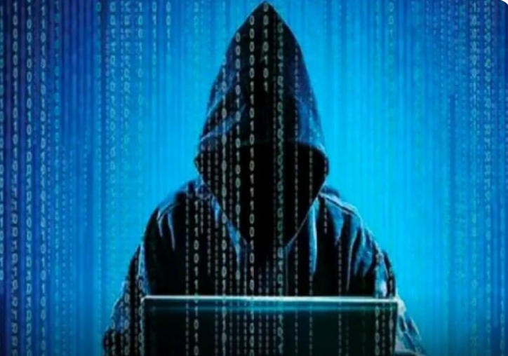 నిజామాబాద్ జిల్లా కేంద్రంలో భారీ గా సైబర్ నేరస్తుల మోసం