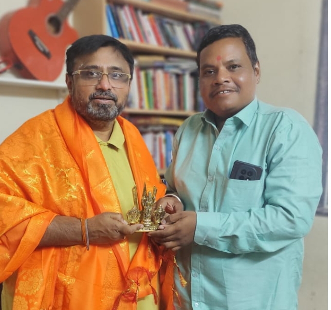 తొలి సీఎం వారసుడితో కామారెడ్డి వాసి కోడిప్యాక సాయిరాం భేటీ