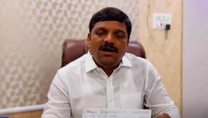 ఎమ్మెల్సీగా తన ఒక నెల జీతాన్ని సీఎం సహాయ నిధికి విరాళంగా అందచేసిన తీన్మార్ మల్లన్న