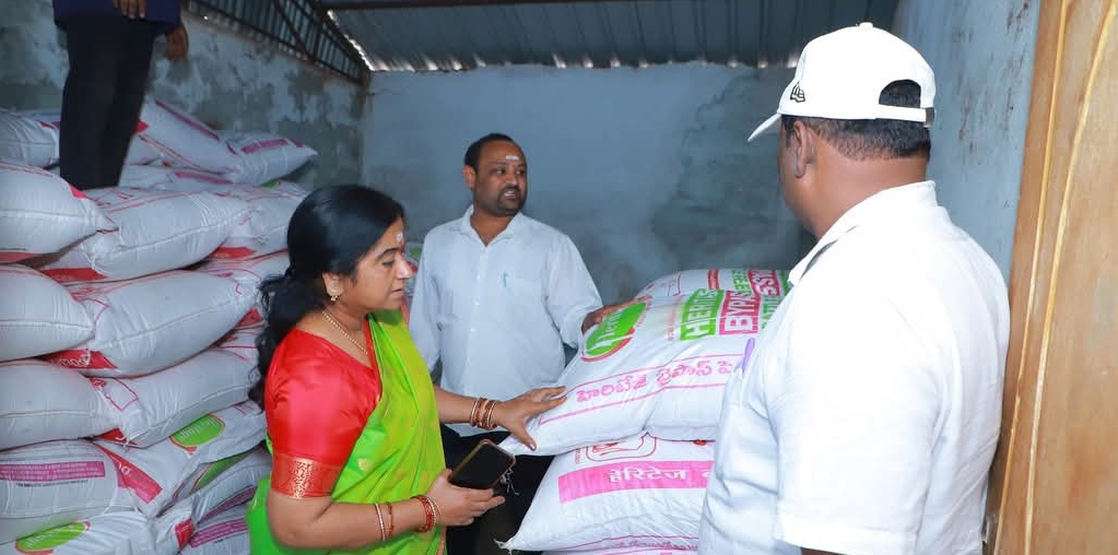 వేములవాడ తిప్పాపురం గోశాలలో ఆకస్మిక తనిఖీలు