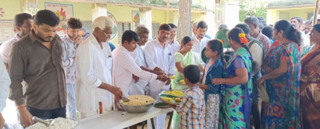 గణేష్ నవరాత్రులు భాగంగా మహా అన్నదాన కార్యక్రమాన్ని ప్రారంభించిన న్యూ కాలనీ యూత్ కమిటీ సభ్యులు