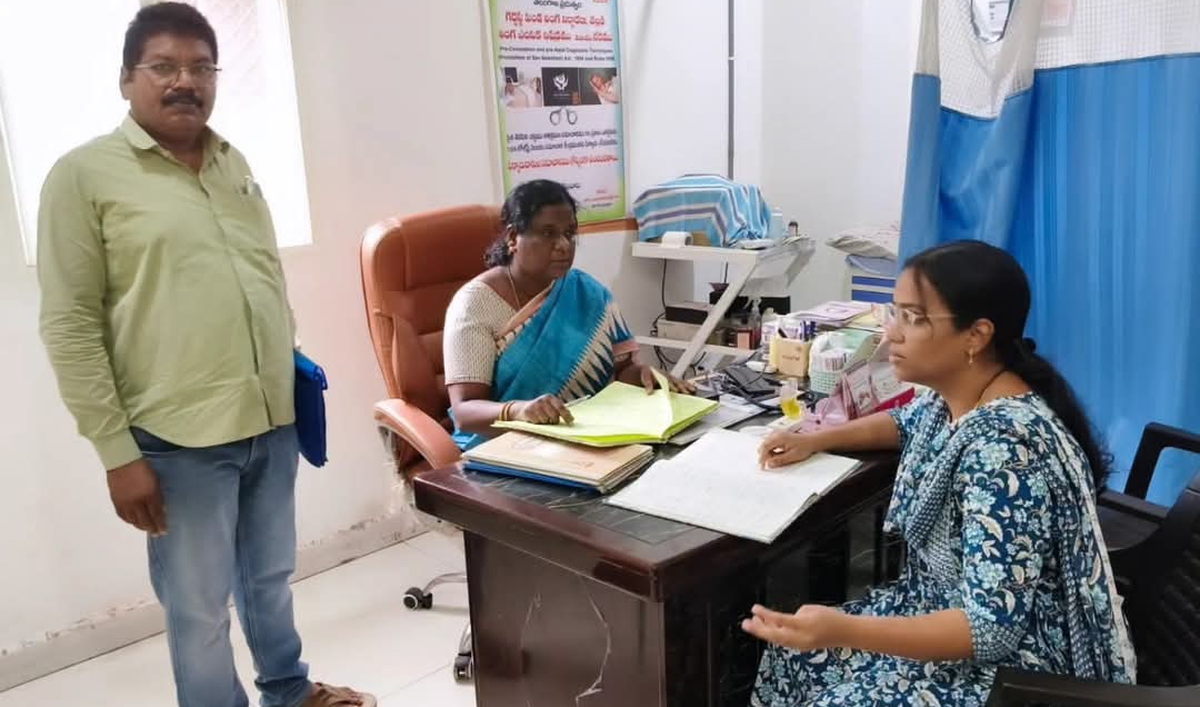 వేములవాడలో ప్రైవేట్ ఆసుపత్రులు, స్కానింగ్ సెంటర్లపై డీఎంహెచ్&zwnj;వో ఆకస్మిక తనిఖీలు