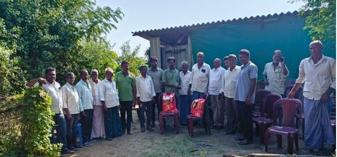 ఆర్థిక సాయం అందజేసిన... కాంగ్రెస్ పార్టీ నాయకులు