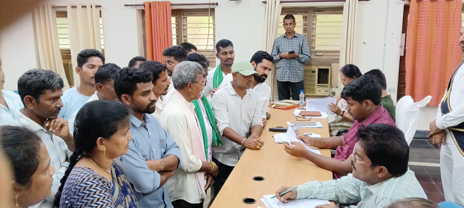 ఐటీడీఏ పీవో ని కలిసిన కమలాపురం నాయకపోడు కులస్తులు