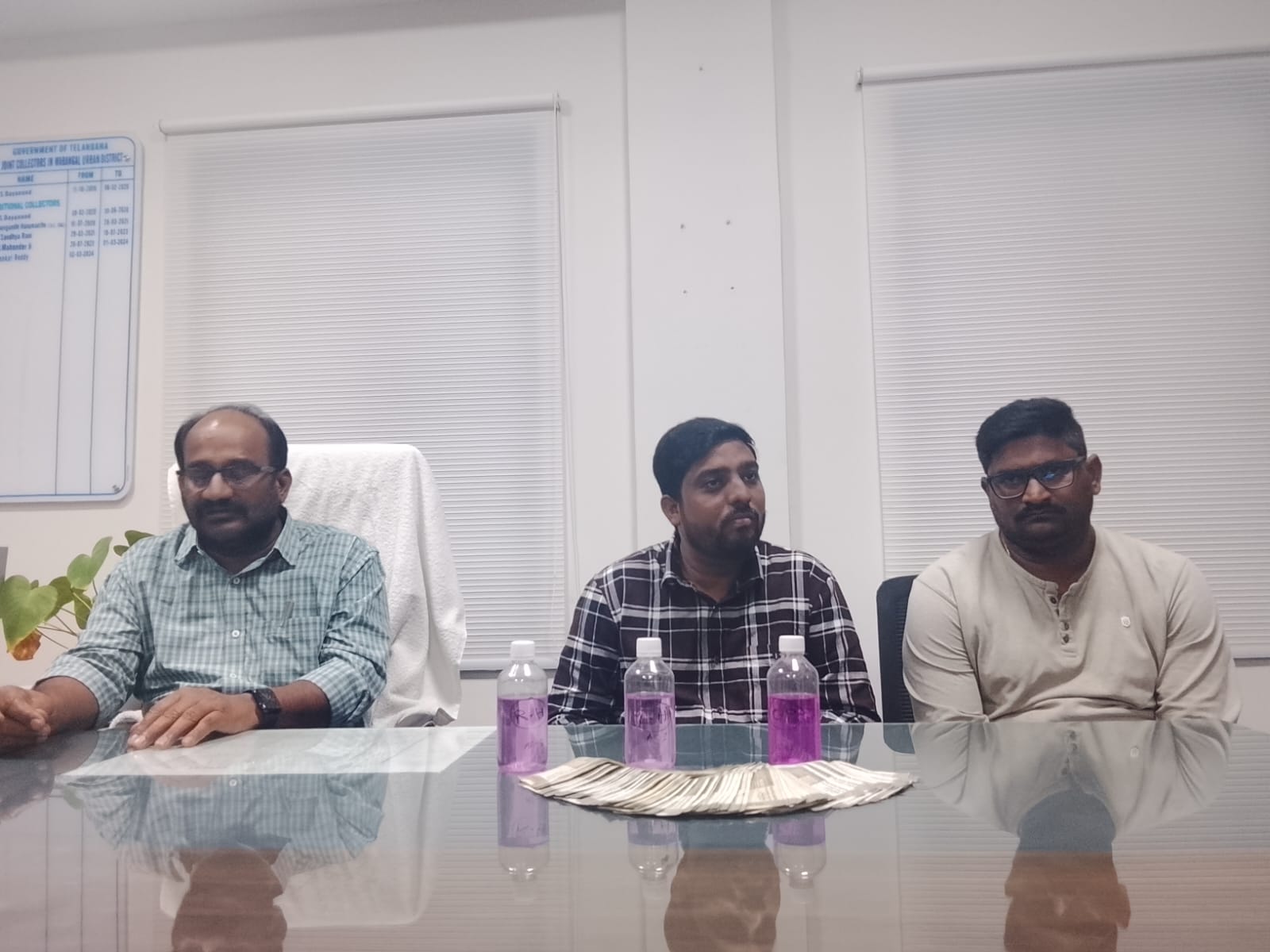 ఏసీబీ కి చిక్కిన అదనపు కలెక్టర్