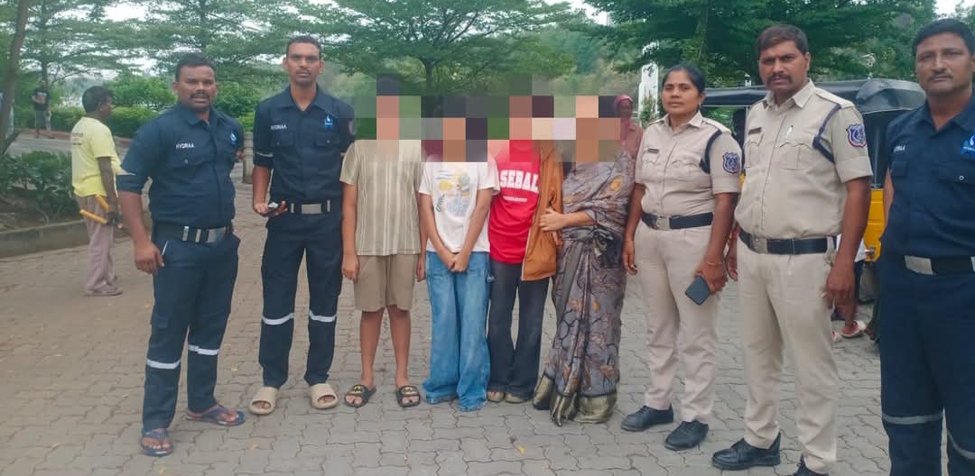 నలుగు నిమిషాల్లో ఘటనాస్థలికి చేరి, నలుగు ప్రాణాలు కాపాడిన పోలీసులు