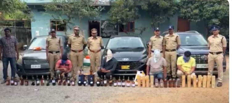 కానిస్టేబుల్, హోంగార్డ్ లిక్కర్ దందా