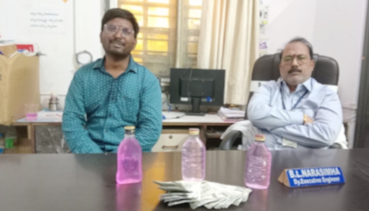 ఏసీబీకి చిక్కిన మున్సిపల్ కార్పొరేషన్ అధికారులు