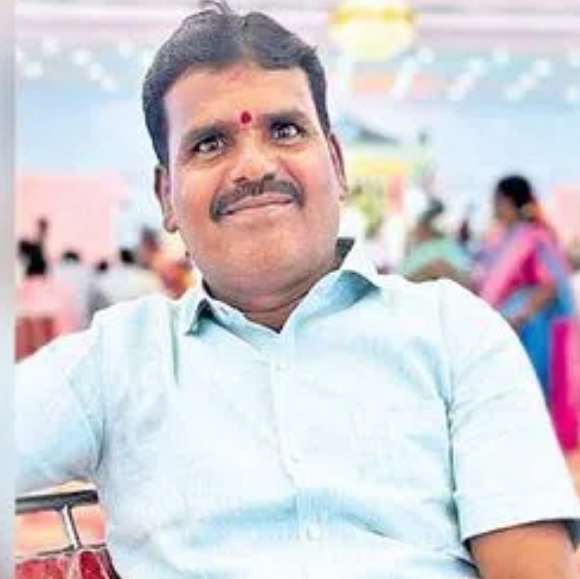 రాజన్న సిరిసిల్ల జిల్లా కేంద్రంలో మరో నేత కార్మికుడి ఆత్మహత్య