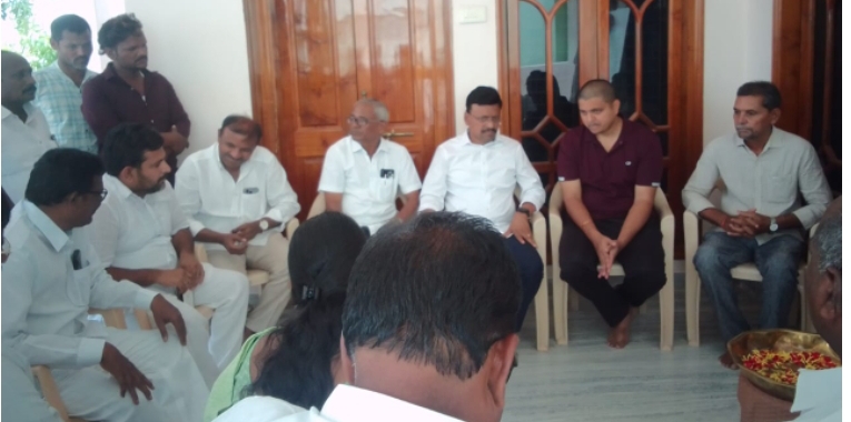 బాణోత్ మదన్ లాల్ కుటుంబాన్ని పరామర్శించిన ఎమ్మెల్సీ తాత మధుసూదన్