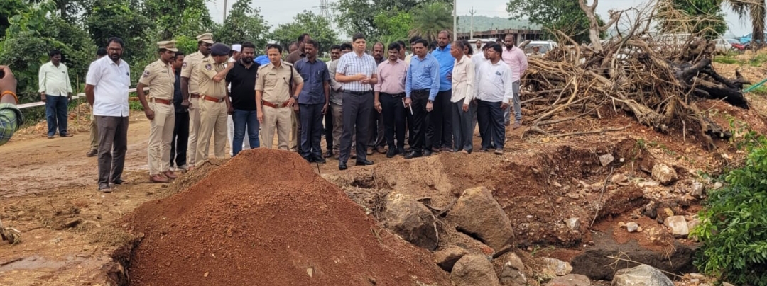 ప్రజల రాకపోకలకు ఎలాంటి అంతరాయం లేకుండా తాత్కాలిక వంతెన పునరుద్ధరణ పనులను వేగంగా పూర్తి చేయాలి : జిల్లా కలెక్టర్ ఆశిష్ సంగ్వాన్