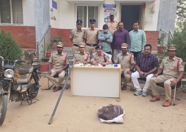 జిల్లాలో వరుస నేరాలకు పాల్పడుతున్న అంతర్రాష్ట్ర గ్యాంగ్&zwnj;లో ఇద్దరి అరెస్ట్ & రిమాండ్ కు తరలింపు