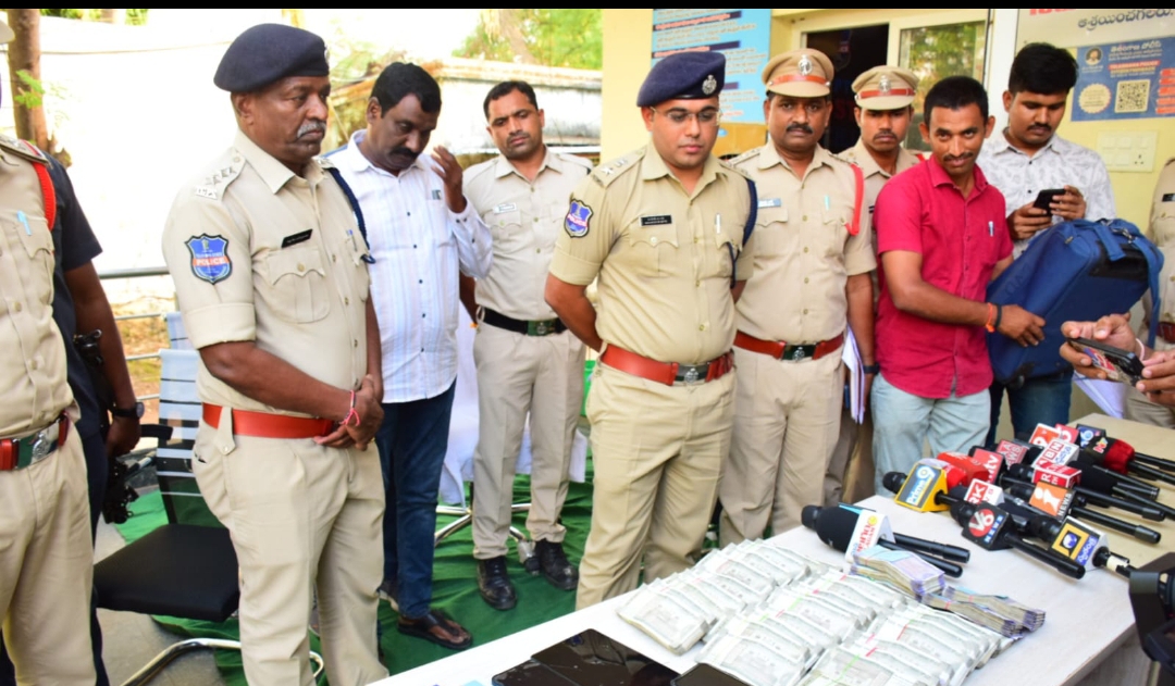 రాజన్న సిరిసిల్ల జిల్లా : నకిలీ ట్రక్ చిట్టీలు సృష్టించి ప్రభుత్వ ధాన్యాన్ని మళ్లించి రూ.91 లక్షల ప్రభుత్వ నిధుల దుర్వినియోగం