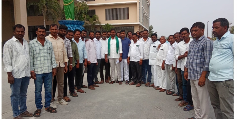 వెల్మల్ గ్రామంలో ప్రత్యేకంగా పి ఎస్ సి ఎస్ సొసైటీని ఏర్పాటు చేయాలి