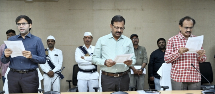 భారత రాజ్యాంగ దినోత్సవం సందర్భంగా జిల్లా కలెక్టరేట్లో రాజ్యాంగ దినోత్సవ ప్రతిజ్ఞ