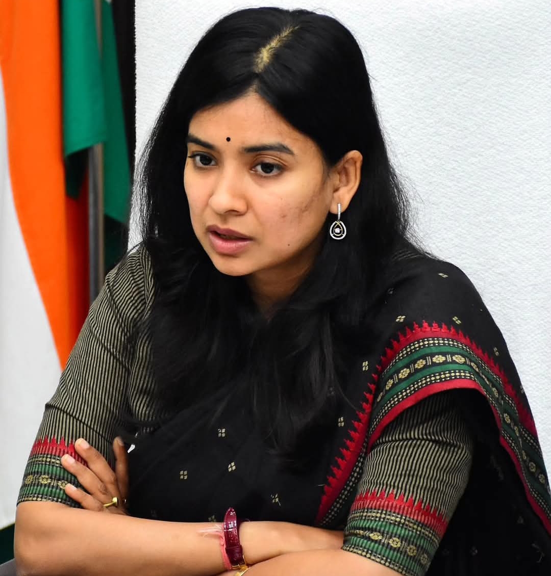 అన్ లోడింగ్ లో జాప్యం కాకుండా పర్యవేక్షణ చేయాలి : జిల్లా కలెక్టర్ గరిమ అగ్రవాల్