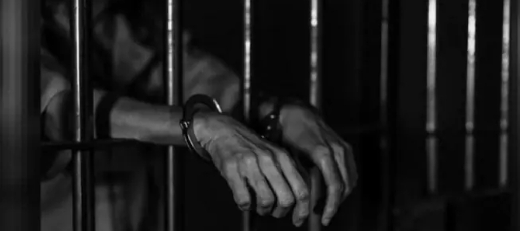 మహిళా ఖైదీతో ఏఎస్ఐ నీచమైన బేరం