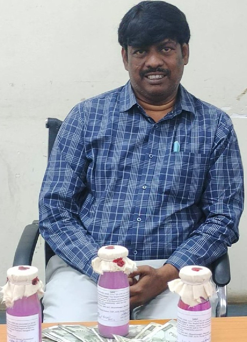 ఏసీబీకి చిక్కిన కమ్యూనిటీ ఆర్గనైజర్