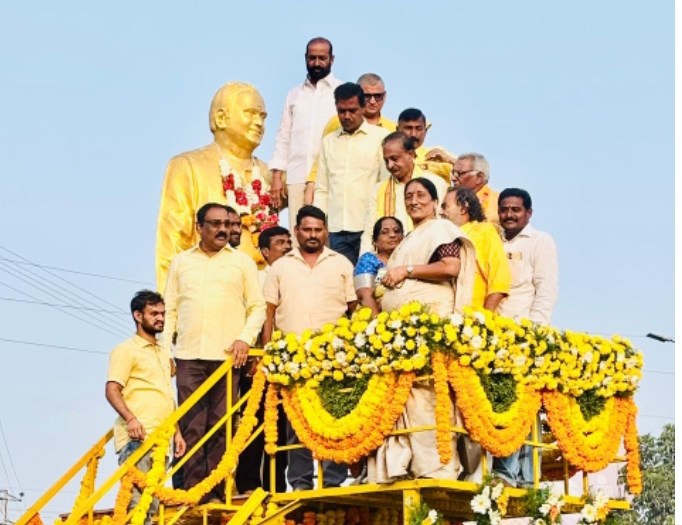 ఖమ్మం జిల్లా : ఎన్టీఆర్ సర్కిల్ లో ఎన్టీఆర్ 31వ వర్ధంతి సందర్భంగా ఘనంగా నివాళులర్పించిన జిల్లా నాయకులు