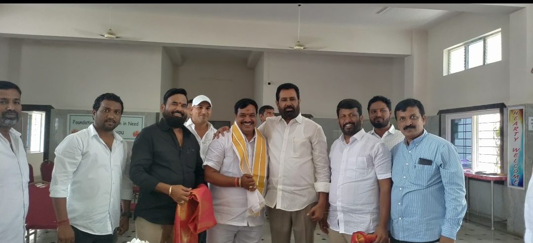 కాంగ్రెస్ నేత చెంది తిరుపతిరెడ్డి జన్మదినం సందర్భంగా ఆశ్రమంలో అన్నదానం