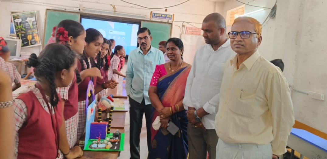 సైన్స్ ఎగ్జిబిషన్ లో పాల్గొన్న 29 వ వార్డు కౌన్సిలర్ గెంట్యాల శ్యామల శ్రీనివాస్